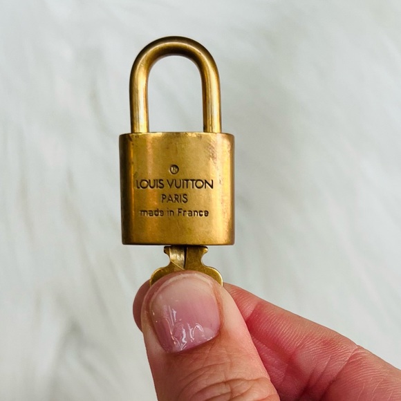 #323 LV Lock & Key - Picture 5 of 6